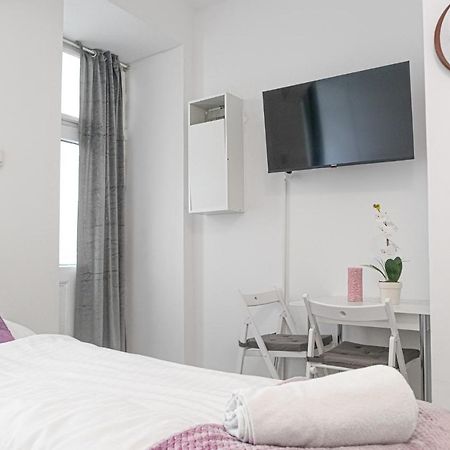Cozy Room @ Hauptbahnhof - Well Situated & Central Vienna Exterior photo